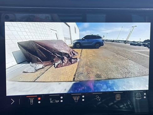 Used 2024 GMC Sierra 1500 AT4 w/ Technology Package image 11