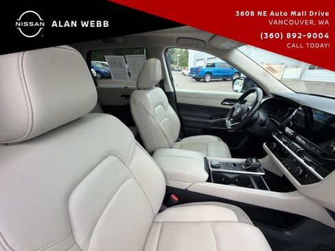 Used 2023 Nissan Pathfinder SL w/ SL Premium Package AWD/4WD image 19