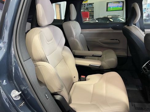 Used 2025 Volvo EX90 Plus AWD/4WD image 46
