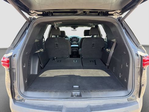 Used 2023 Chevrolet Traverse LT FWD image 20