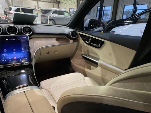 Used 2023 Mercedes-Benz C 300 4MATIC Sedan image 4
