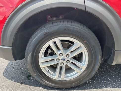 Used 2022 Ford Explorer XLT w/ Equipment Group 202A image 10