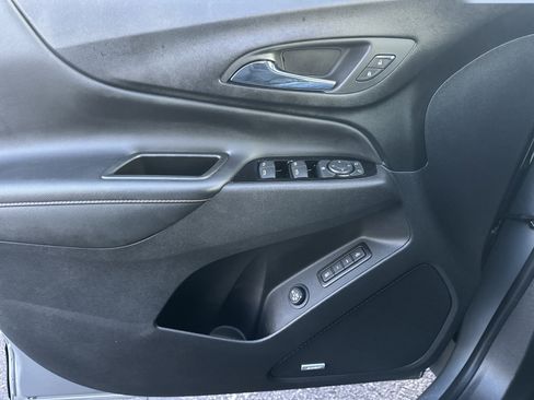 Used 2023 Chevrolet Equinox Premier image 16