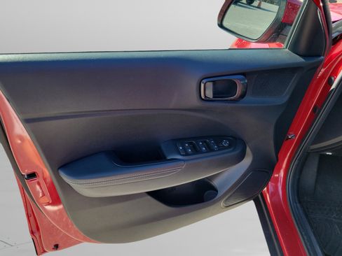 Used 2023 Hyundai Venue Limited image 29