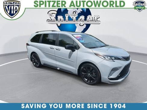Certified 2023 Toyota Sienna XSE FWD image 3