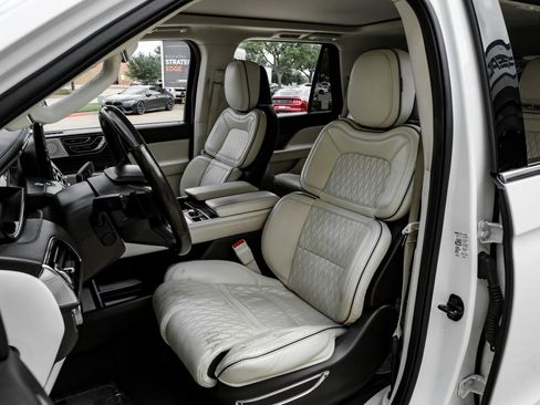 Used 2020 Lincoln Navigator Black Label w/ Cargo Convenience Package AWD/4WD image 31