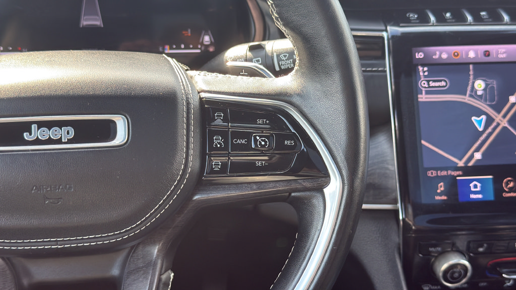 Used 2022 Jeep Grand Cherokee Overland w/ Luxury Tech Group IV AWD/4WD image 23
