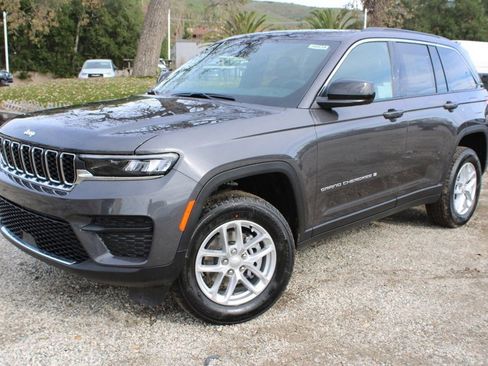 New 2025 Jeep Grand Cherokee Laredo image 1