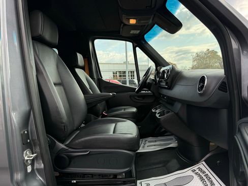 Used 2022 Mercedes-Benz Sprinter 4500 w/ Parking Package image 18