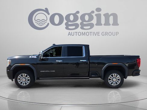 Used 2022 GMC Sierra 2500 Denali w/ Denali Black Diamond Edition AWD/4WD image 2