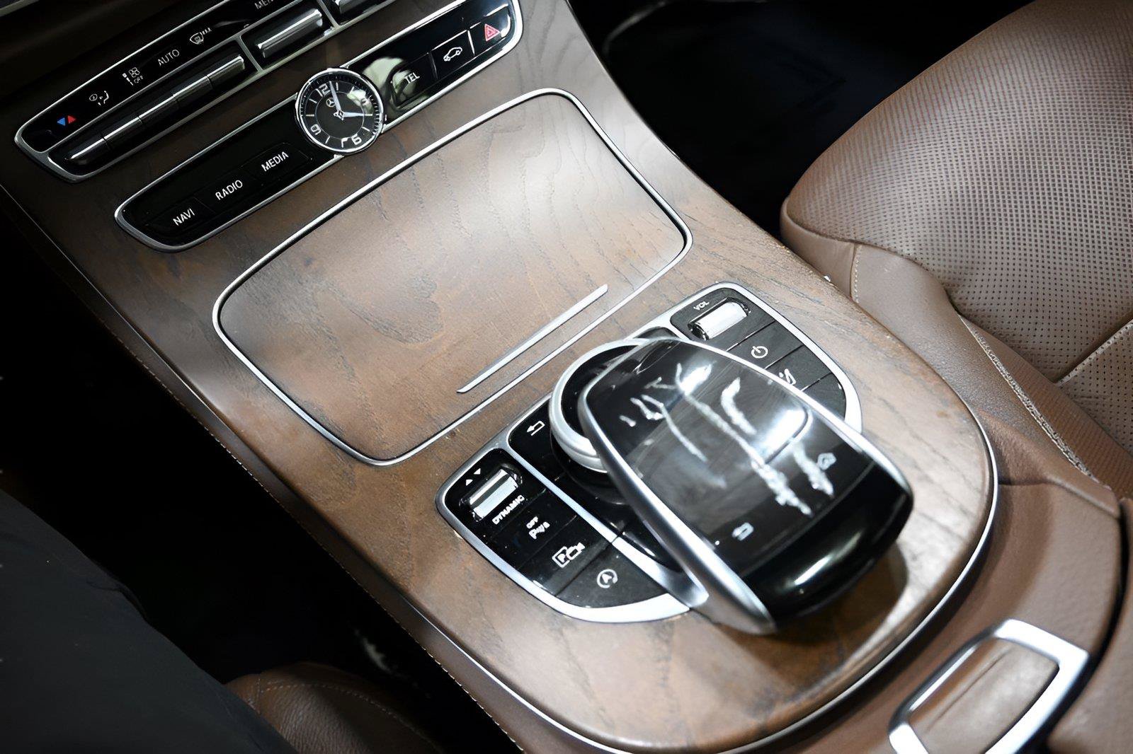 Used 2018 Mercedes-Benz E 400 4MATIC Wagon w/ Premium 1 Package image 23