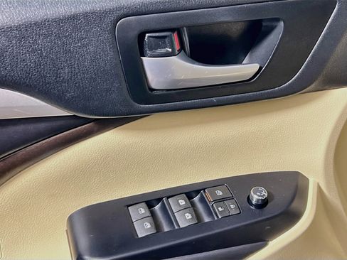 Used 2018 Toyota Highlander XLE AWD/4WD image 16