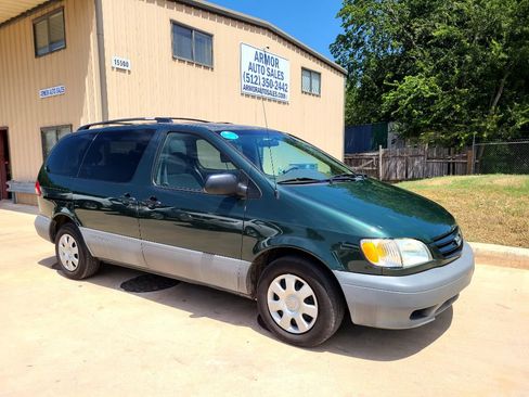 Used 2003 Toyota Sienna CE FWD image 1