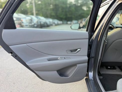 Used 2023 Hyundai Elantra SEL w/ Convenience Package FWD image 28