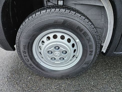 Used 2025 RAM ProMaster 2500 w/ Convenience Group image 9