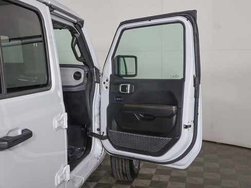 Used 2025 Jeep Wrangler Unlimited Sahara AWD/4WD image 18