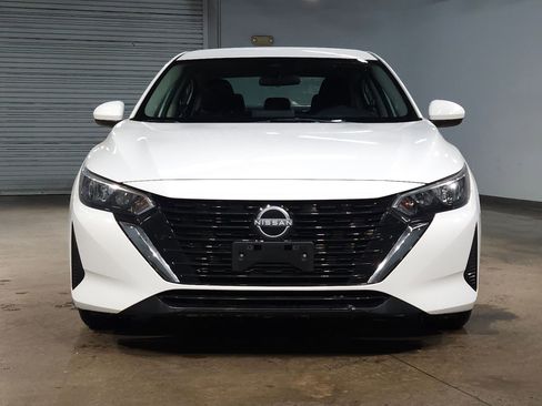 Used 2024 Nissan Sentra SV image 2
