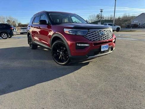 Used 2022 Ford Explorer Platinum w/ Equipment Group 601A image 3
