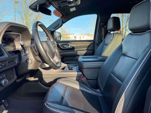 Used 2024 Chevrolet Tahoe Premier AWD/4WD image 16