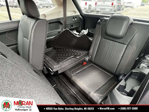 Used 2024 Volkswagen Tiguan Wolfsburg Edition FWD image 11