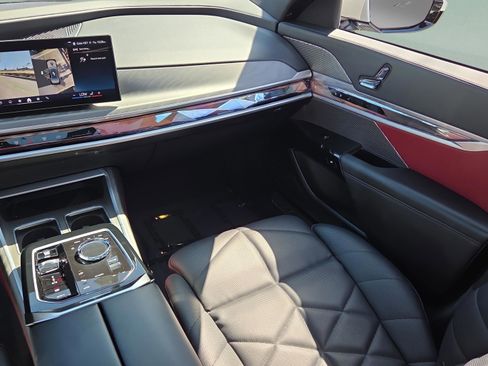 Certified 2023 BMW 740i RWD image 13