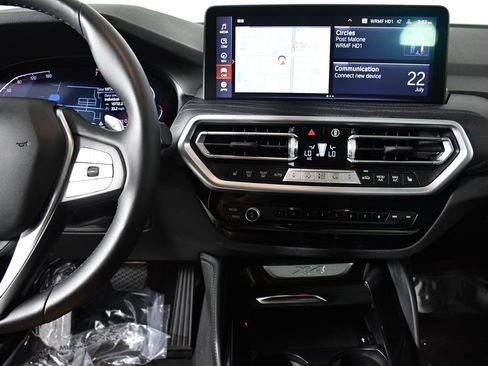 Used 2025 BMW X4 xDrive30i AWD/4WD image 11