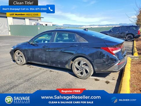 Used 2025 Hyundai Elantra SEL image 3