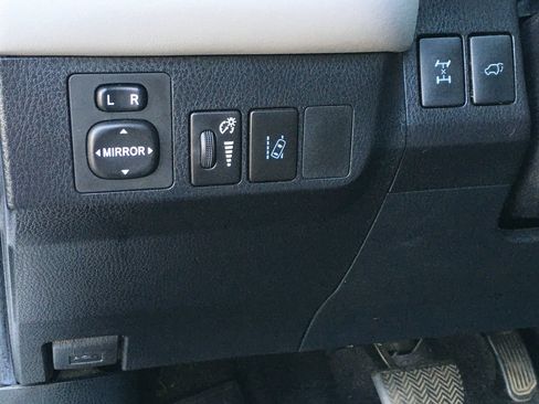 Used 2018 Toyota RAV4 XLE AWD/4WD image 19