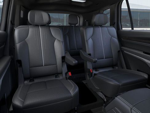 New 2026 Cadillac Vistiq Sport w/ LPO, Floor Liner Package AWD/4WD image 18