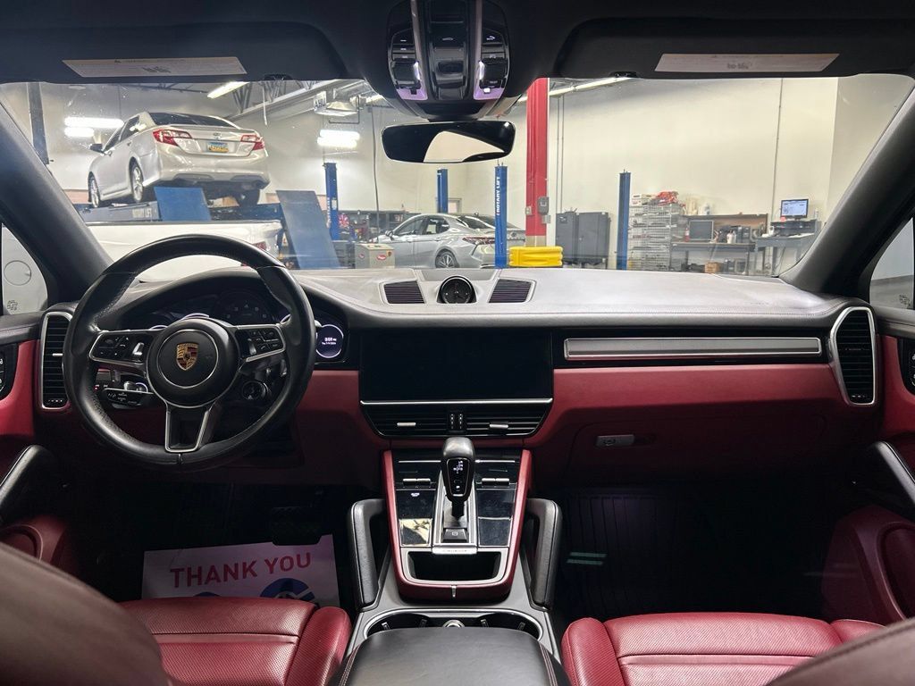 Used 2023 Porsche Cayenne Coupe AWD/4WD image 17