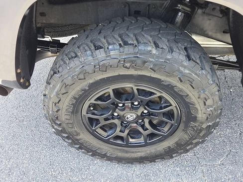 Used 2021 Toyota Tacoma SR5 AWD/4WD image 9