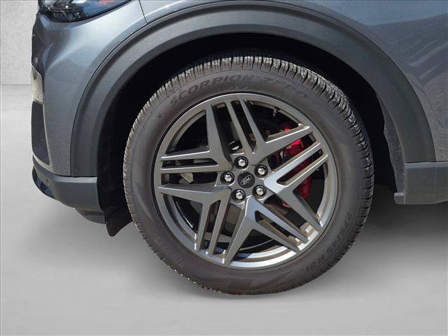 Certified 2026 Ford Explorer ST AWD/4WD image 9
