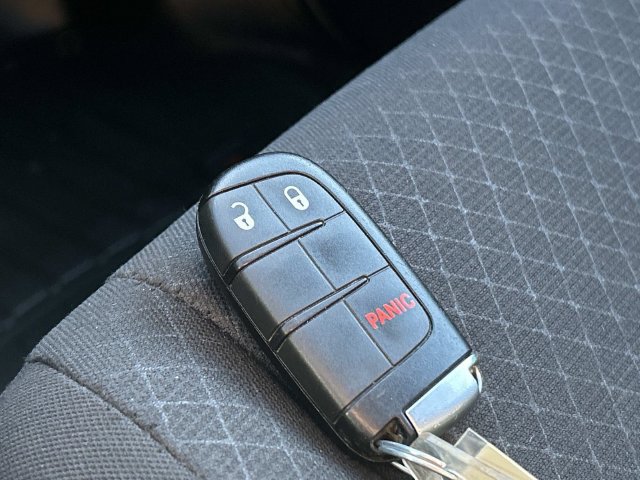 Used 2019 Jeep Grand Cherokee Laredo AWD/4WD image 32