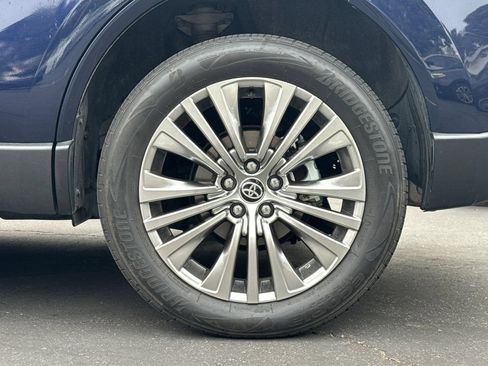 Used 2021 Toyota Venza XLE w/ Carpet Mat Package (TMS) AWD/4WD image 4