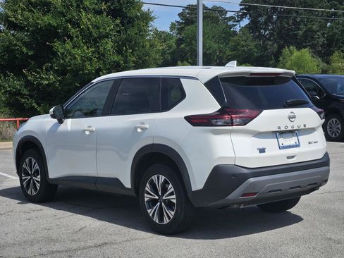 Used 2023 Nissan Rogue SV AWD/4WD image 4