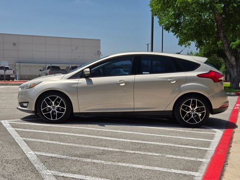 Used 2017 Ford Focus SEL FWD image 6