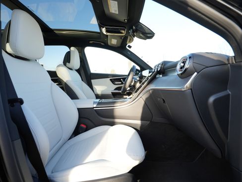 Used 2026 Mercedes-Benz GLC 300 4MATIC image 37