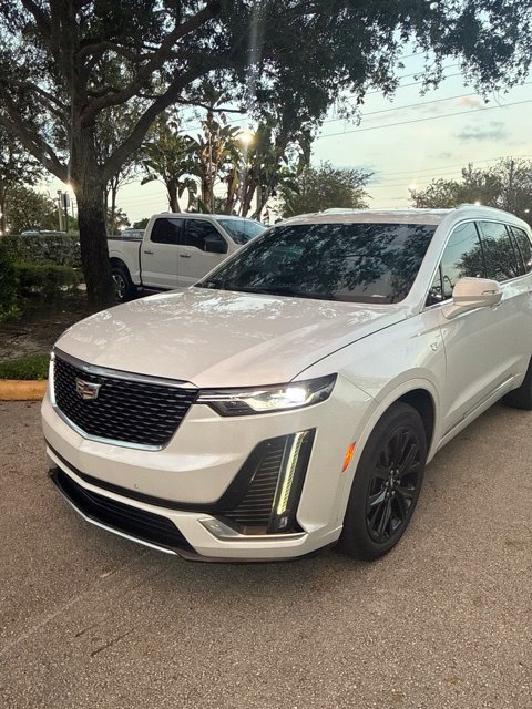 Used 2022 Cadillac XT6 Premium Luxury FWD image 3