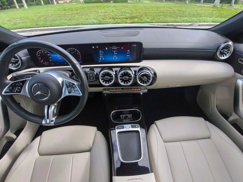 Used 2025 Mercedes-Benz CLA 250 4MATIC image 9
