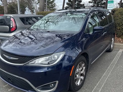 Used 2019 Chrysler Pacifica Touring-L Plus w/ Advanced Safetytec Group image 1