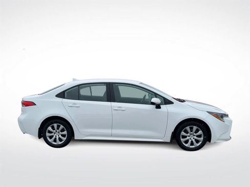 Used 2020 Toyota Corolla LE image 2