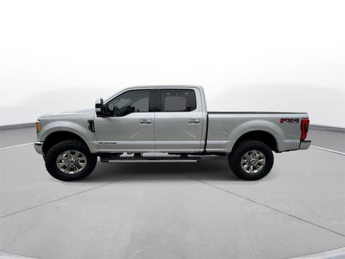 Used 2017 Ford F250 Lariat w/ Chrome Package image 9