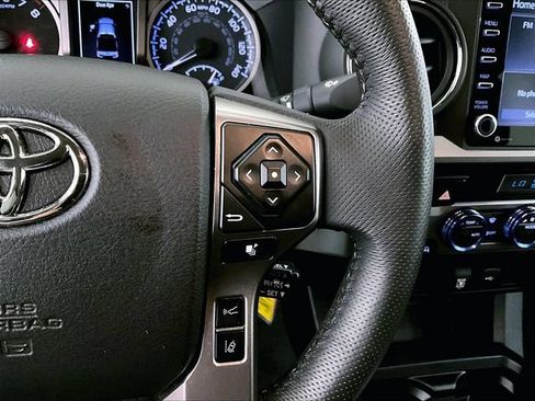 Used 2021 Toyota Tacoma SR5 AWD/4WD image 18
