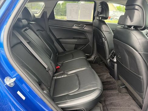 Used 2025 Kia Sportage EX AWD/4WD image 16