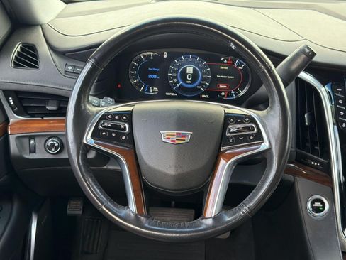 Used 2019 Cadillac Escalade Luxury AWD/4WD image 11