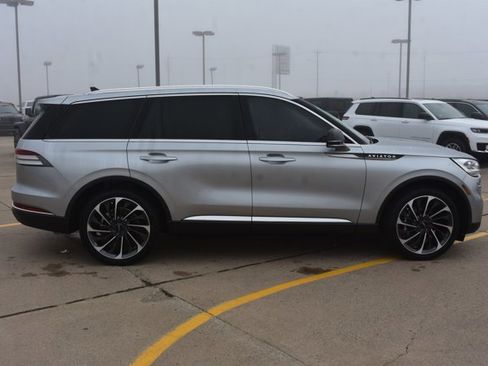 Used 2022 Lincoln Aviator Reserve w/ Equipment Group 201A image 4