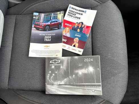 Used 2024 Chevrolet Trax RS w/ Driver Confidence Package image 28