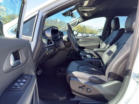 New 2026 Chrysler Voyager LX FWD image 11
