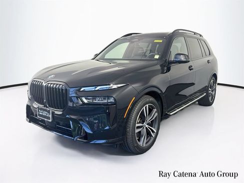 Used 2024 BMW X7 xDrive40i w/ M Sport Package AWD/4WD image 3