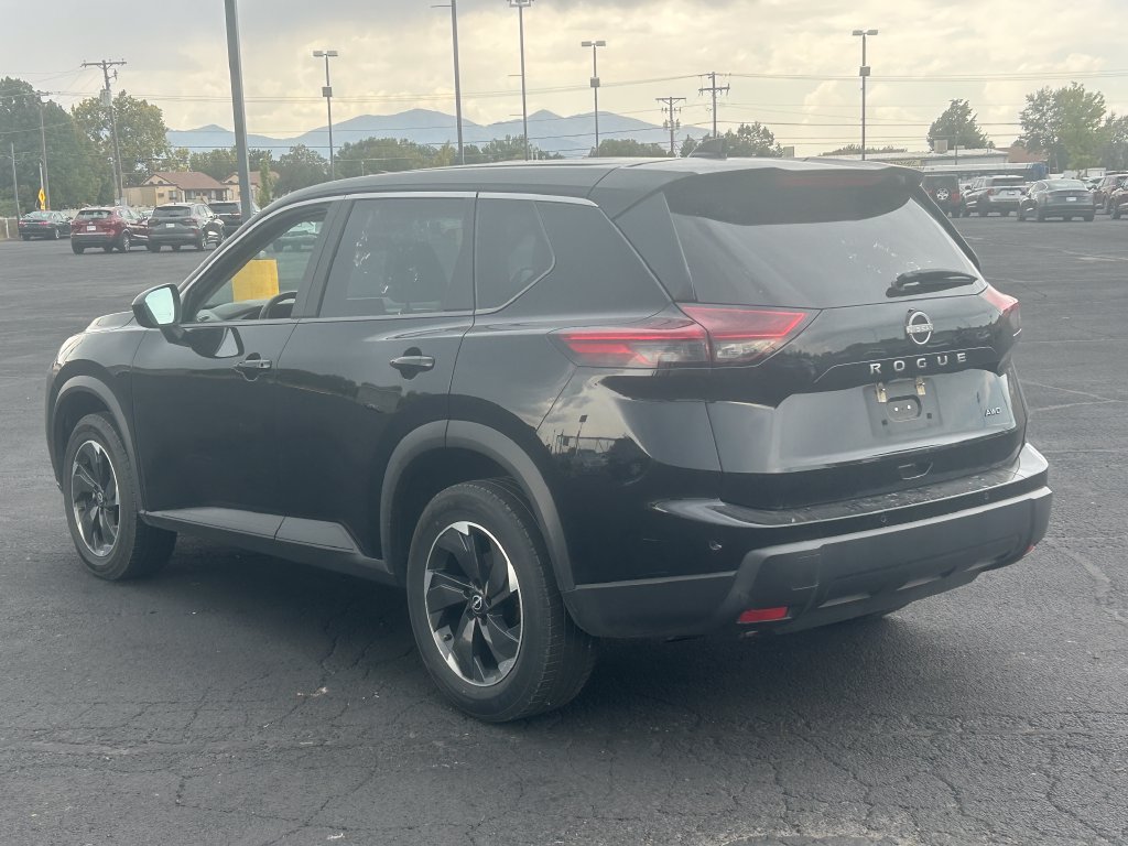 Used 2025 Nissan Rogue SV AWD/4WD image 5